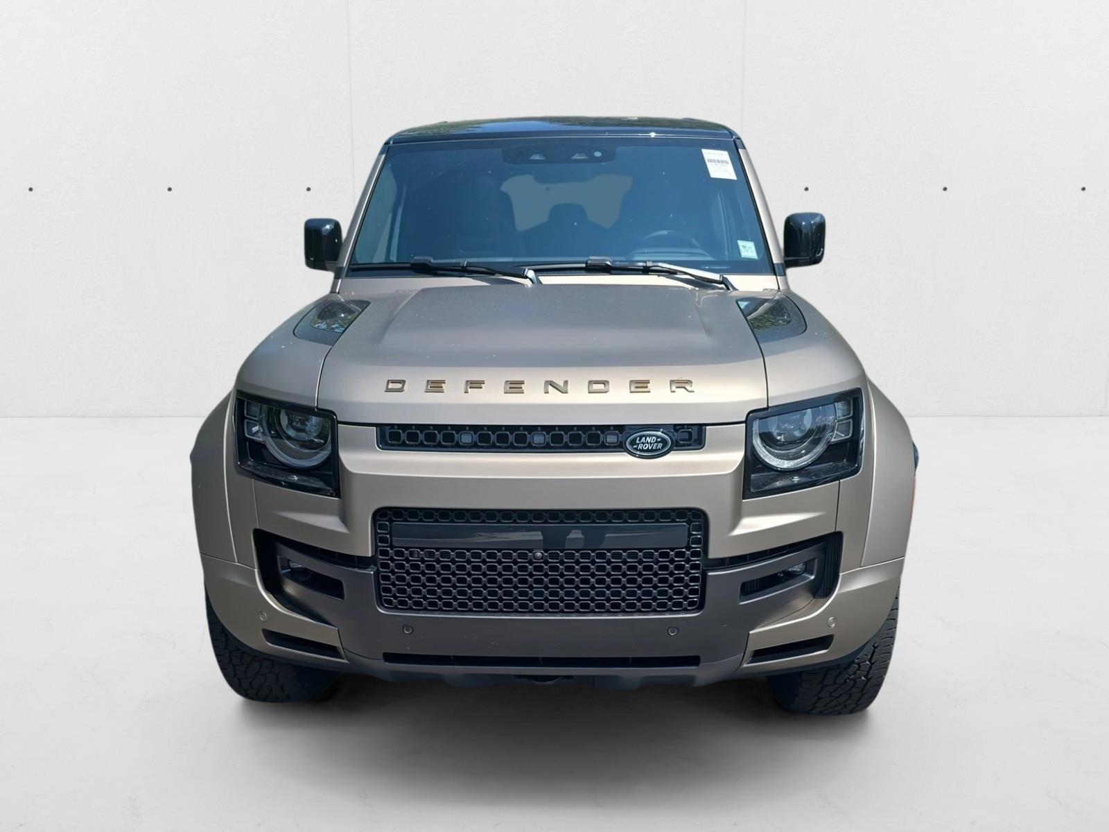 2025 Land Rover Defender 110 photo 2
