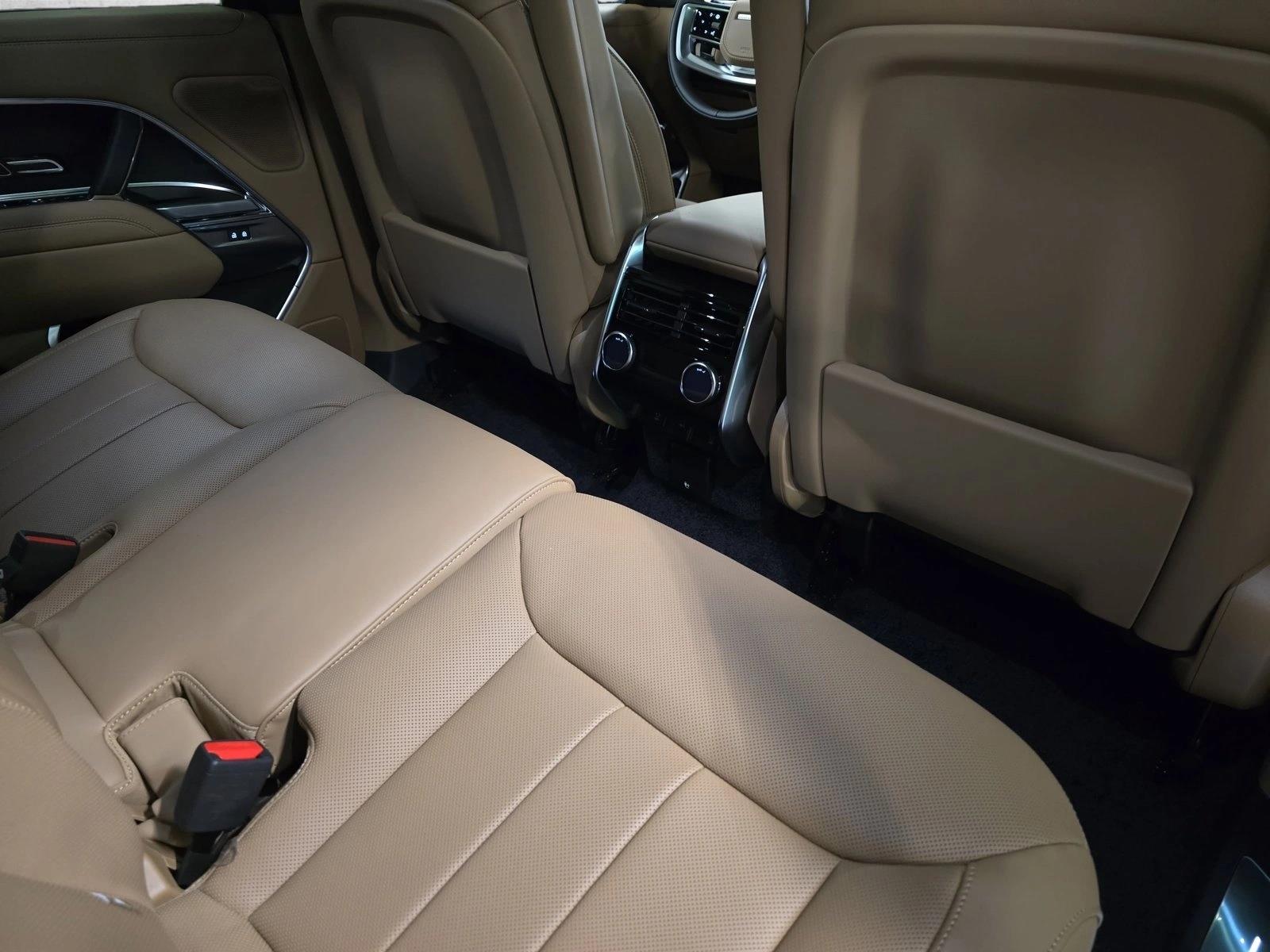 2026 Land Rover Range Rover SE - Photo 11
