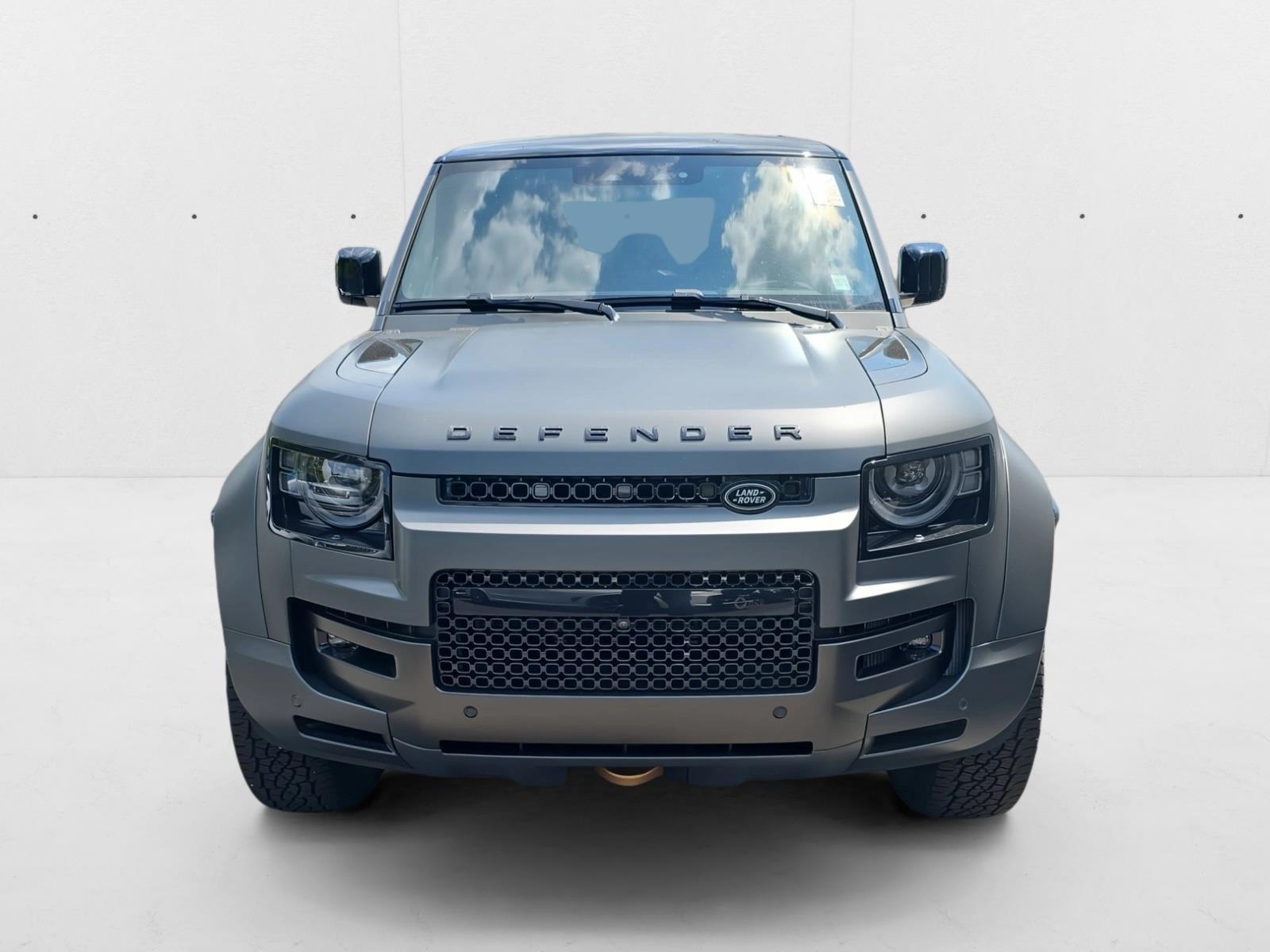 2025 Land Rover Defender 110 photo 2
