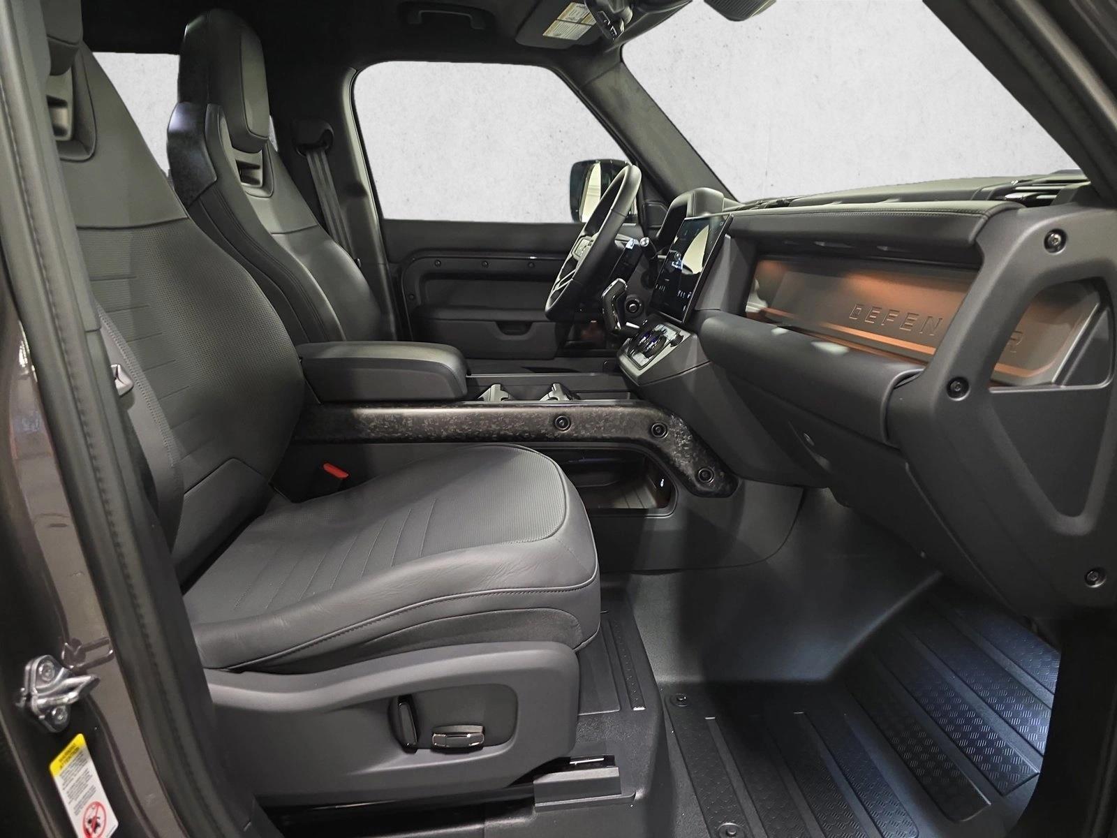 2026 Land Rover Defender OCTA - Photo 10