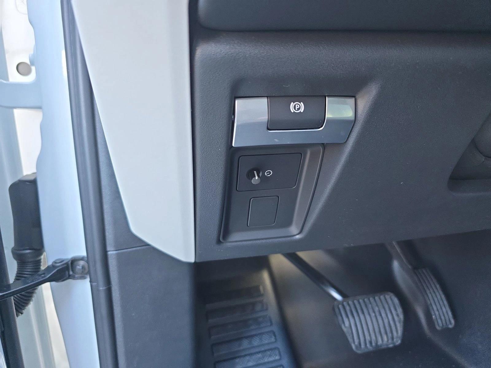 2026 Land Rover Defender X-Dynamic SE - Photo 24