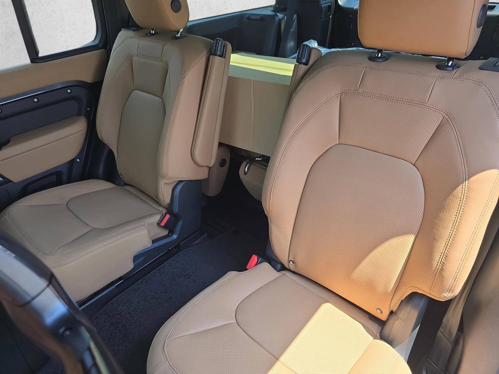 2026 Land Rover Defender X-Dynamic SE - Photo 14