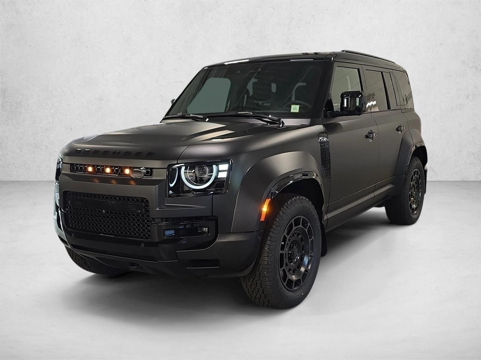 2026 Land Rover Defender 110 OCTA Black P635's photo