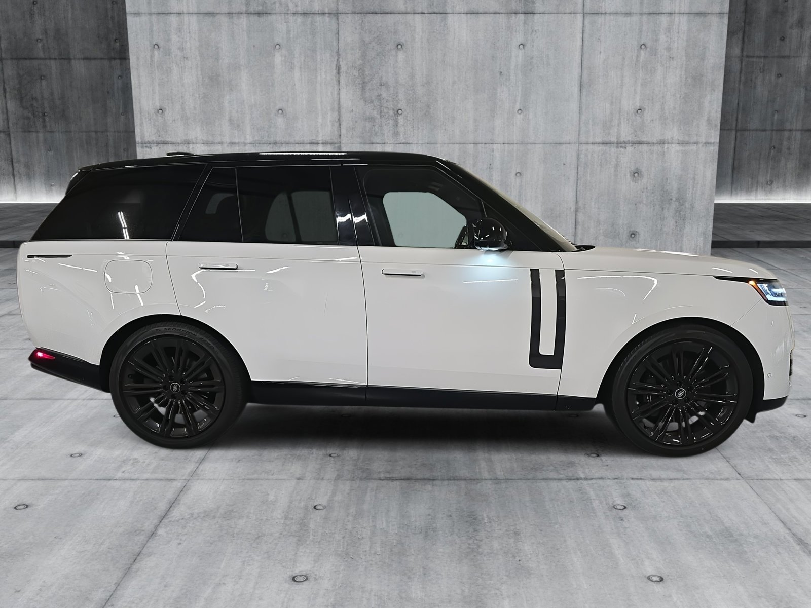 2023 Land Rover Range Rover SE photo 4