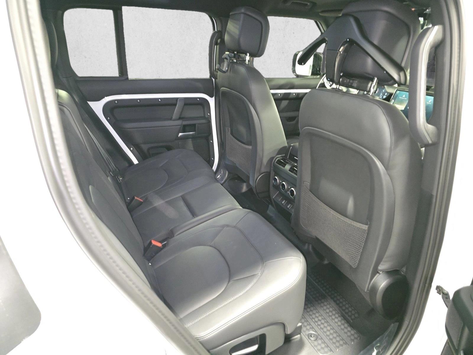 2026 Land Rover Defender X-Dynamic SE - Photo 11