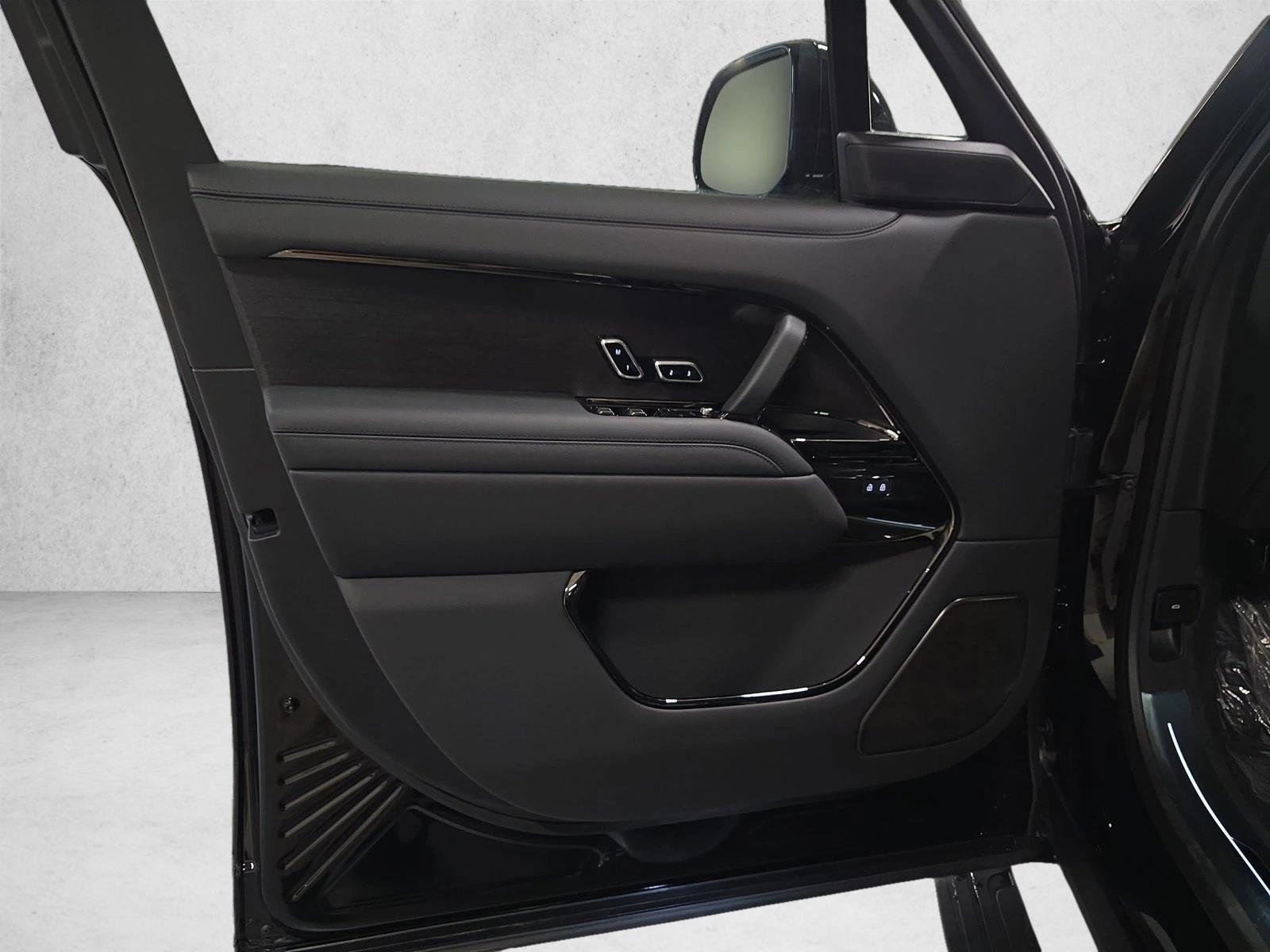 2026 Land Rover Range Rover SV Black - Photo 28