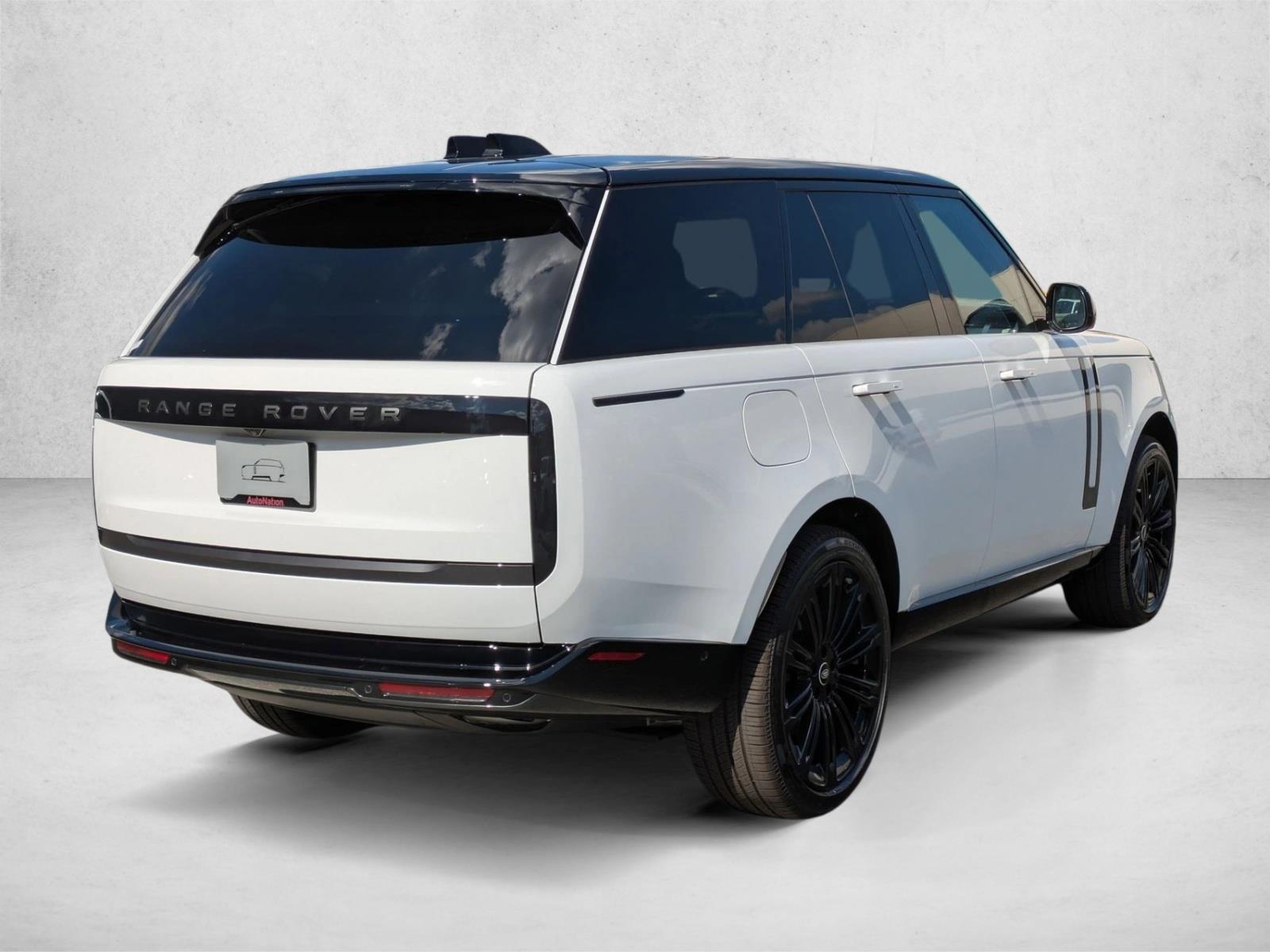 2025 Land Rover Range Rover SE photo 2