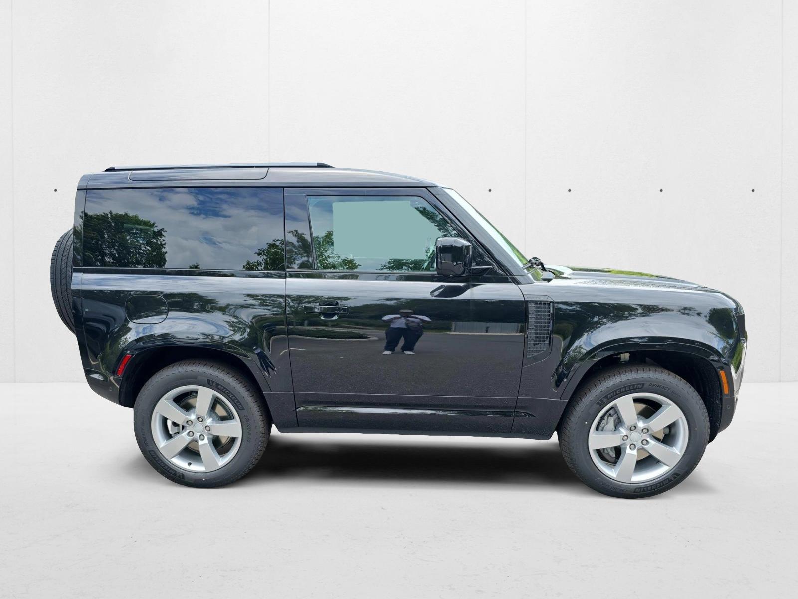 2025 Land Rover Defender X-Dynamic SE photo 4
