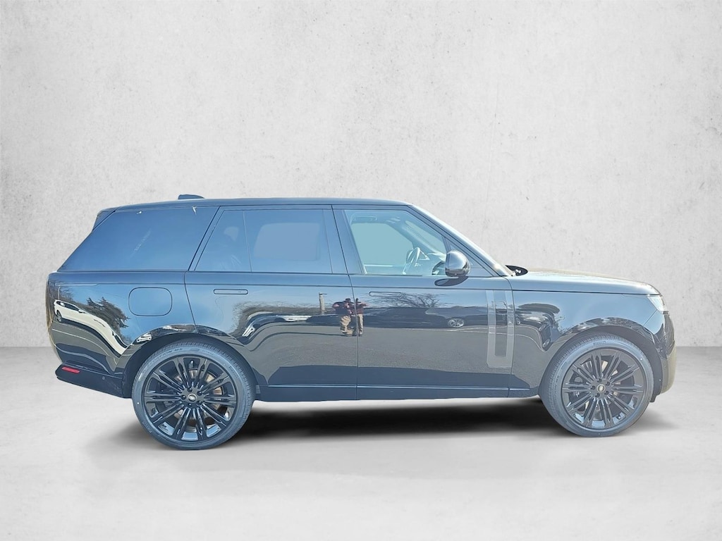 New 2025 Land Rover Range Rover SE Sport Utility