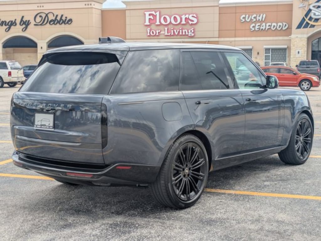 New 2025 Land Rover Range Rover SE Sport Utility