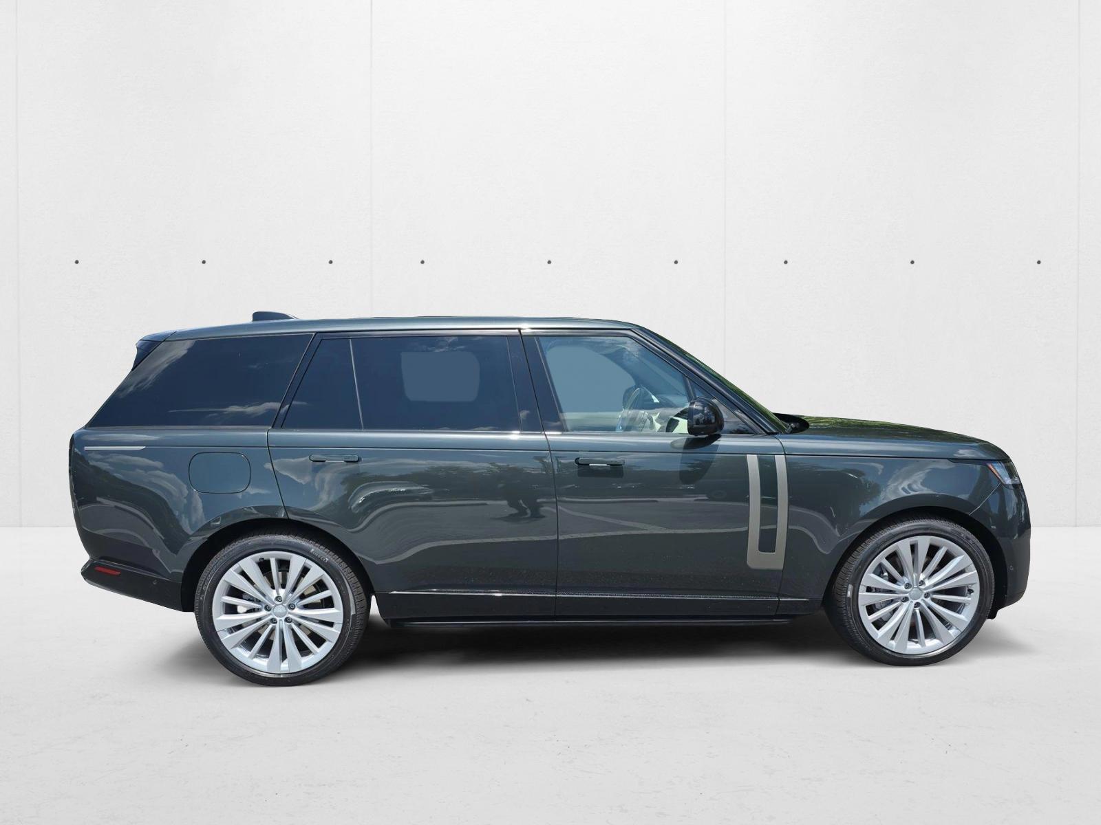2025 Land Rover Range Rover SE photo 4