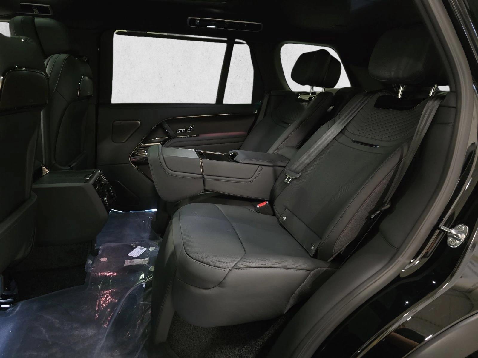 2026 Land Rover Range Rover SV Black - Photo 16