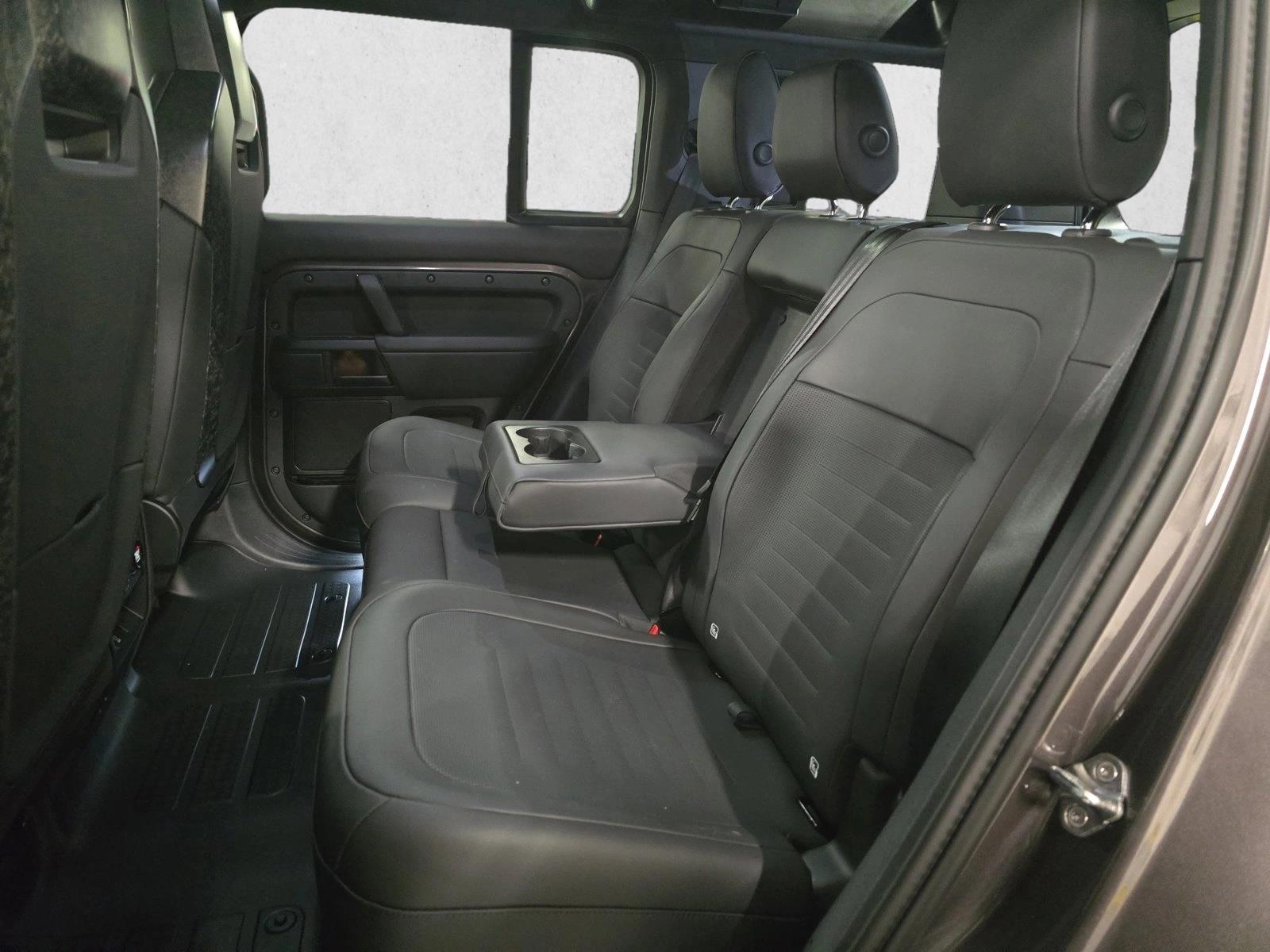 2026 Land Rover Defender OCTA - Photo 16