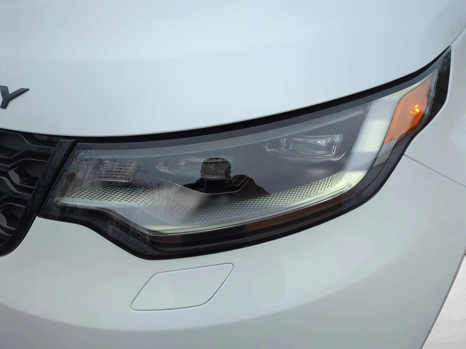 2024 Land Rover Discovery SE photo 2