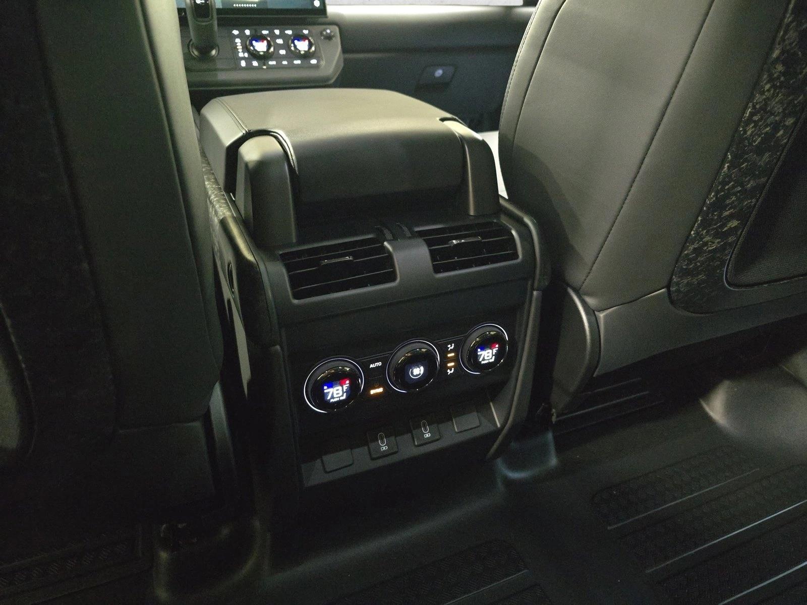 2026 Land Rover Defender OCTA - Photo 12