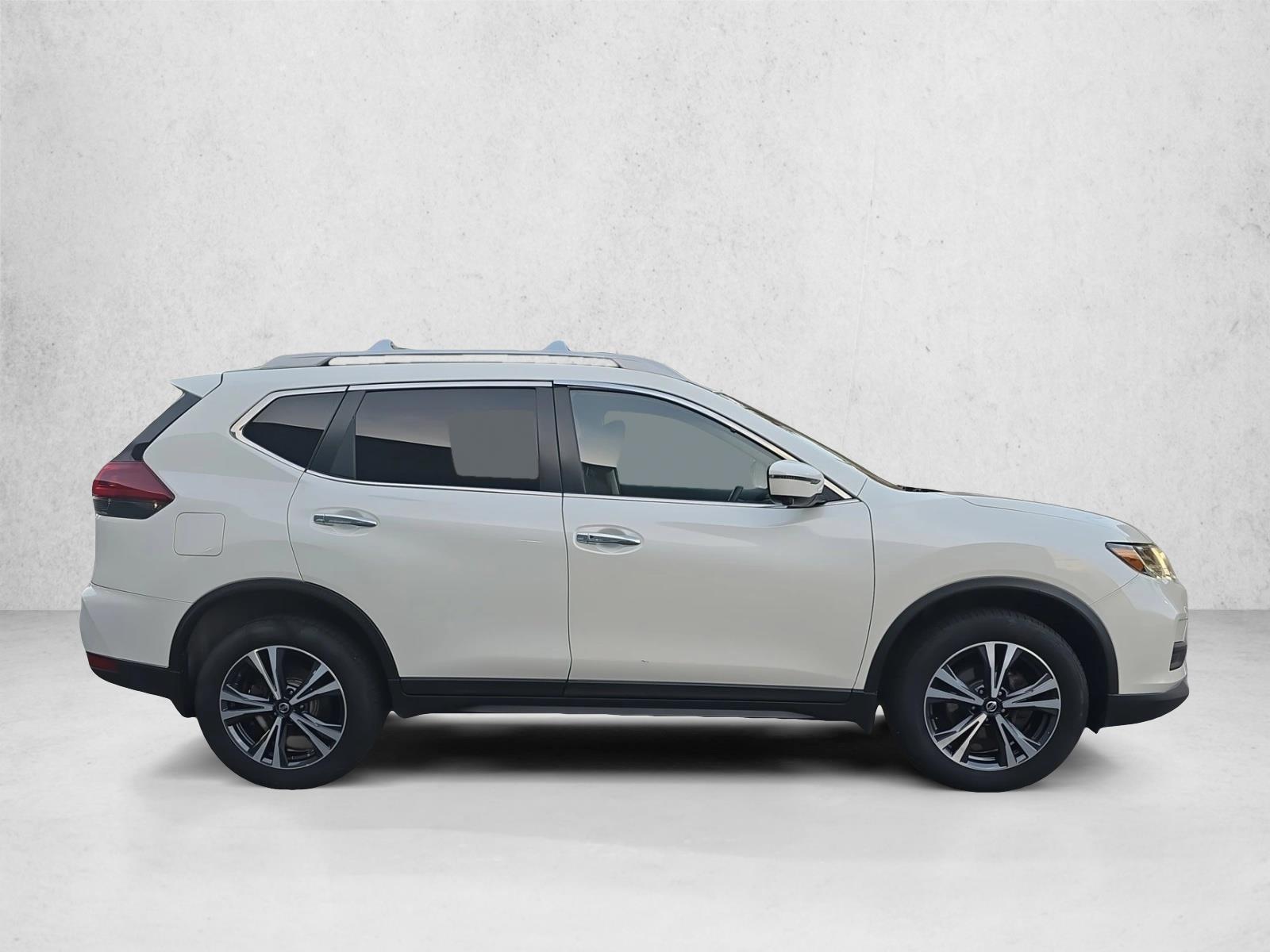2020 Nissan Rogue SV photo 4