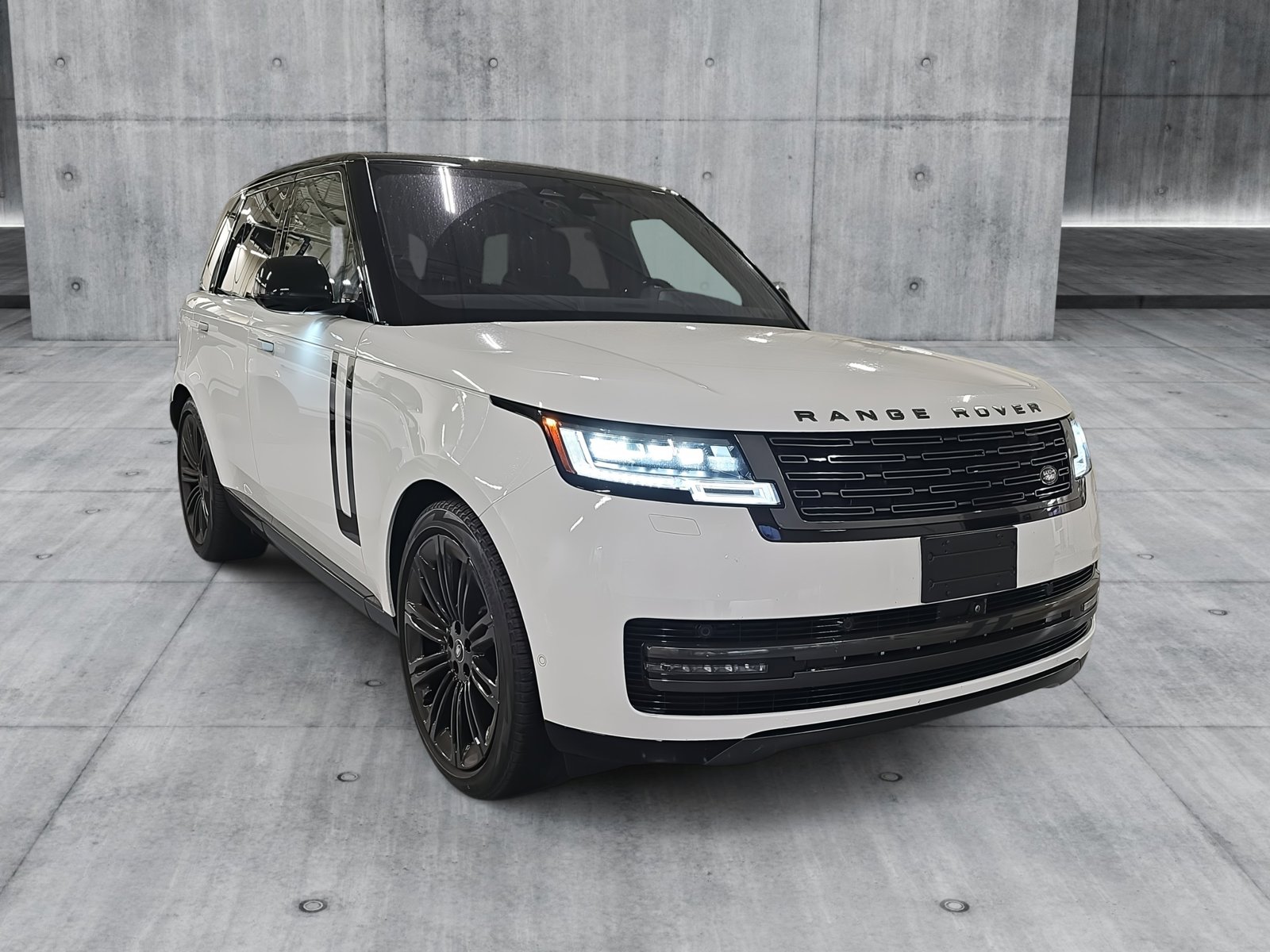 2023 Land Rover Range Rover SE photo 3