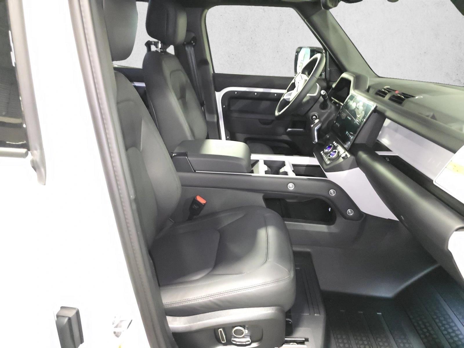 2026 Land Rover Defender X-Dynamic SE - Photo 10