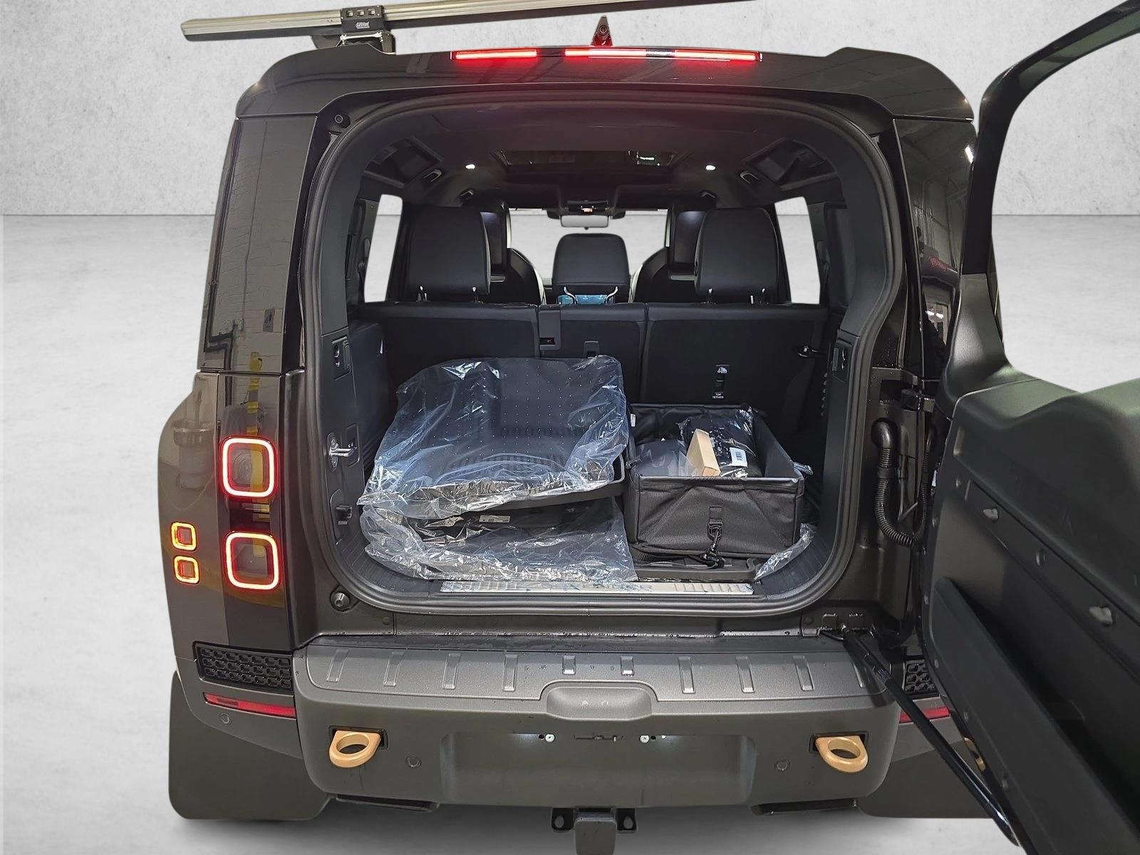 2026 Land Rover Defender OCTA - Photo 13