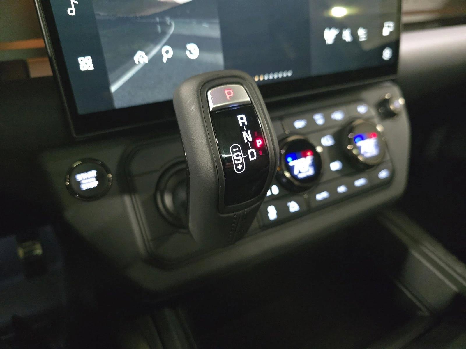 2026 Land Rover Defender OCTA - Photo 26