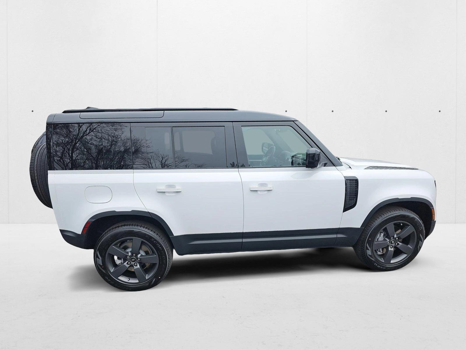 2025 Land Rover Defender 110 S photo 4