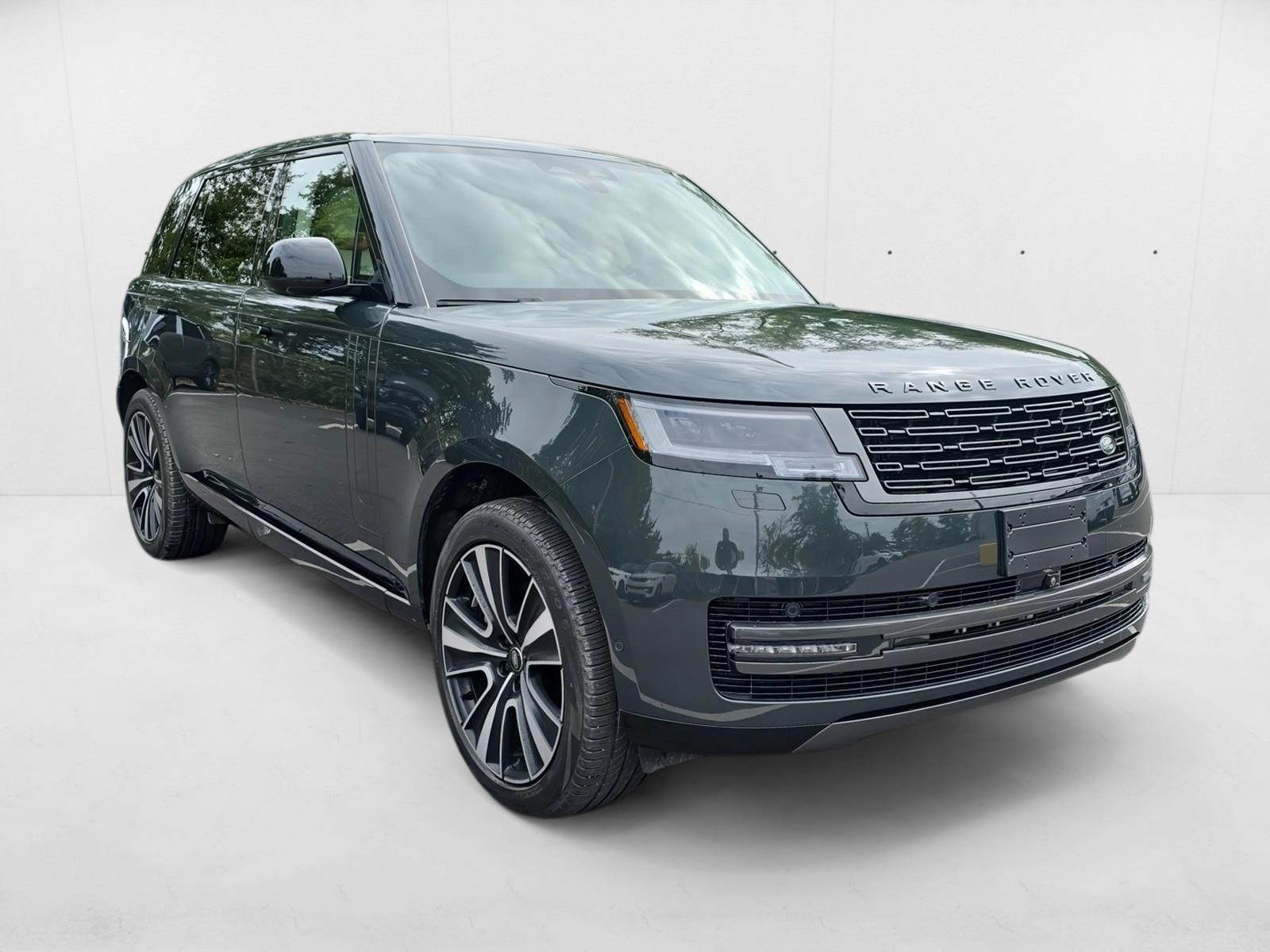 2024 Land Rover Range Rover SE photo 3