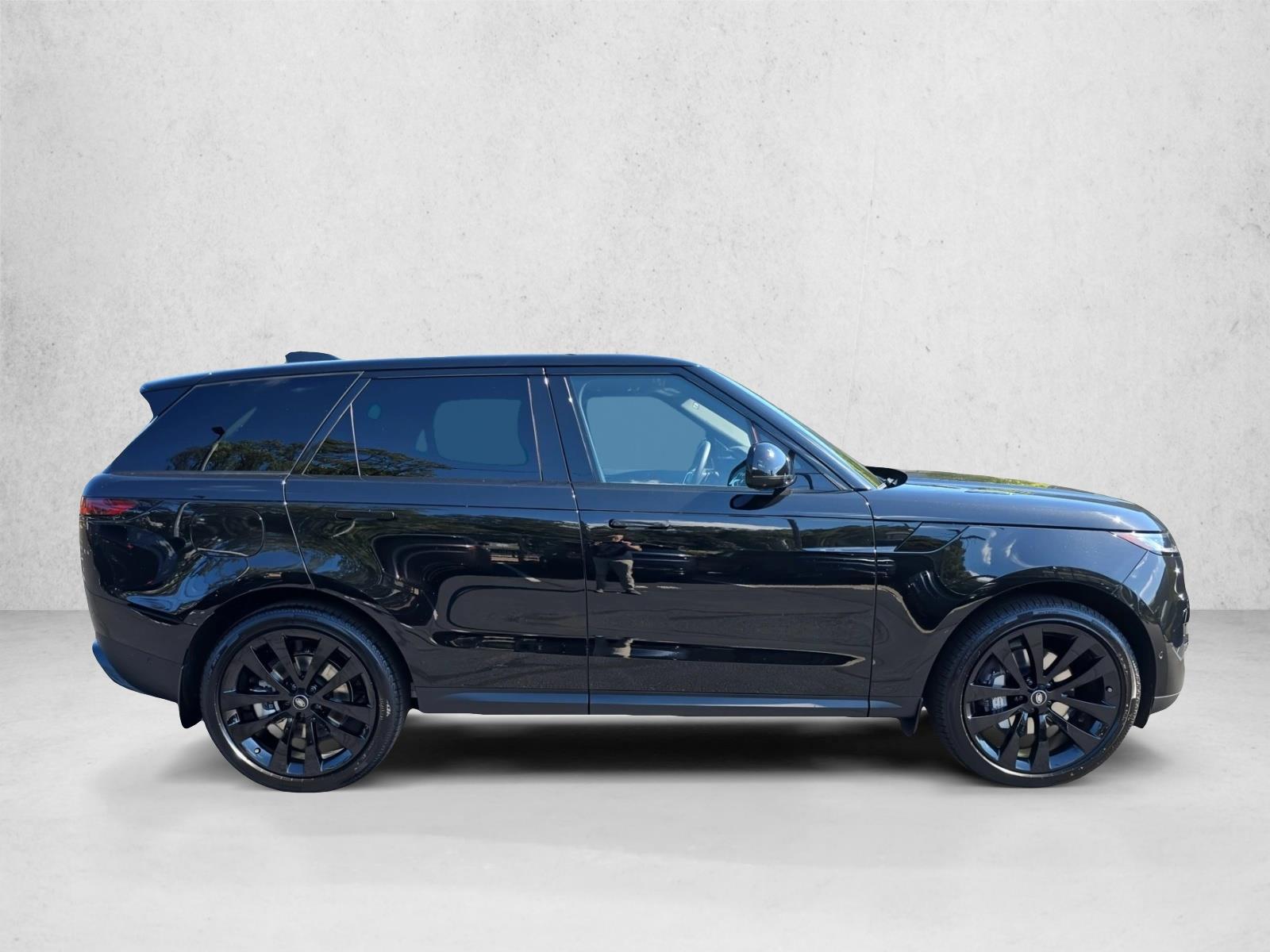 2025 Land Rover Range Rover Sport SE photo 4