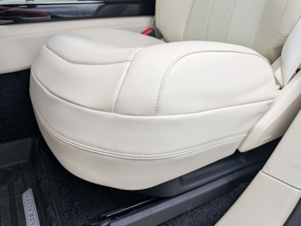 New 2025 Land Rover Range Rover SE Sport Utility