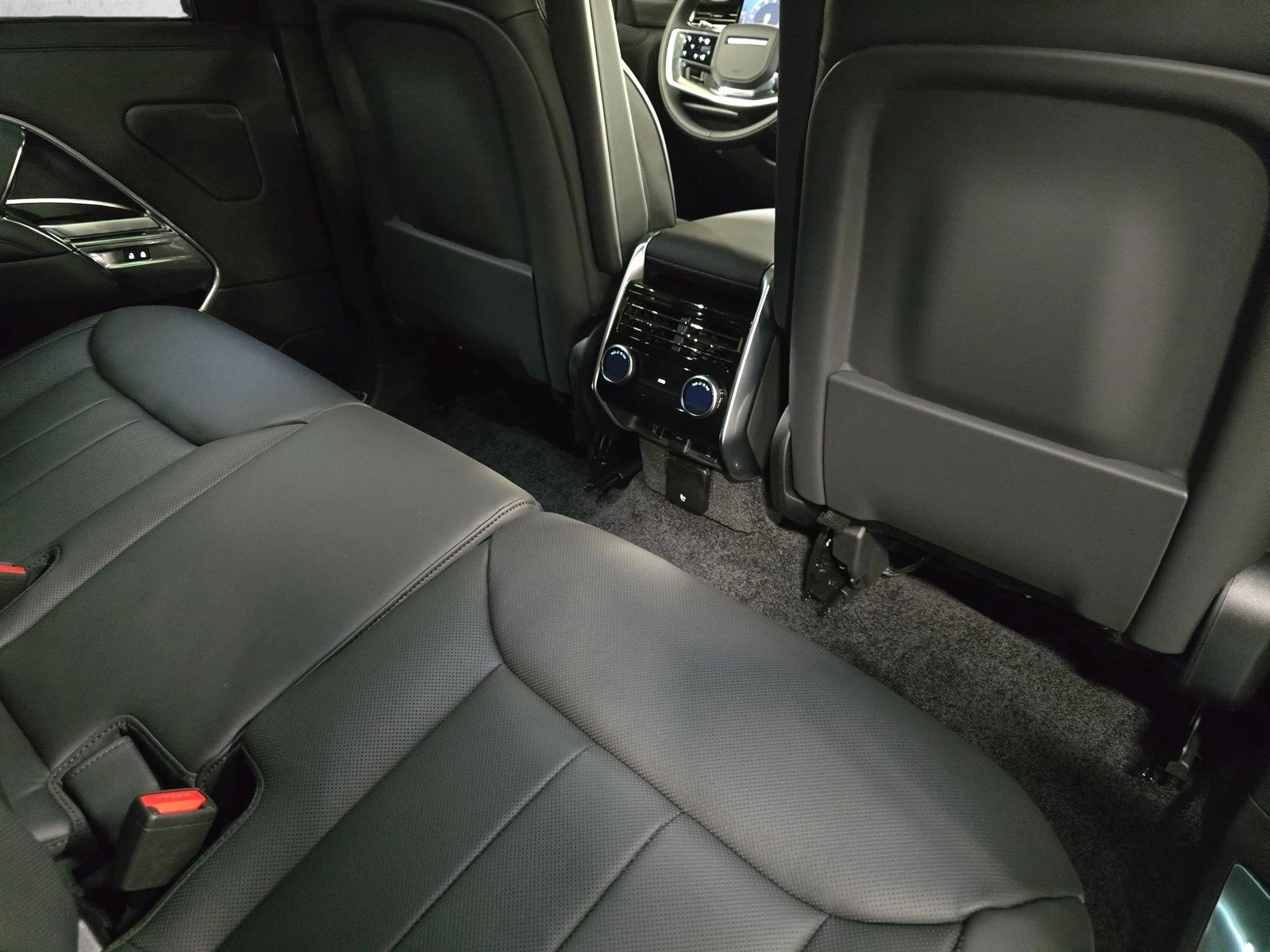 2026 Land Rover Range Rover SE - Photo 11