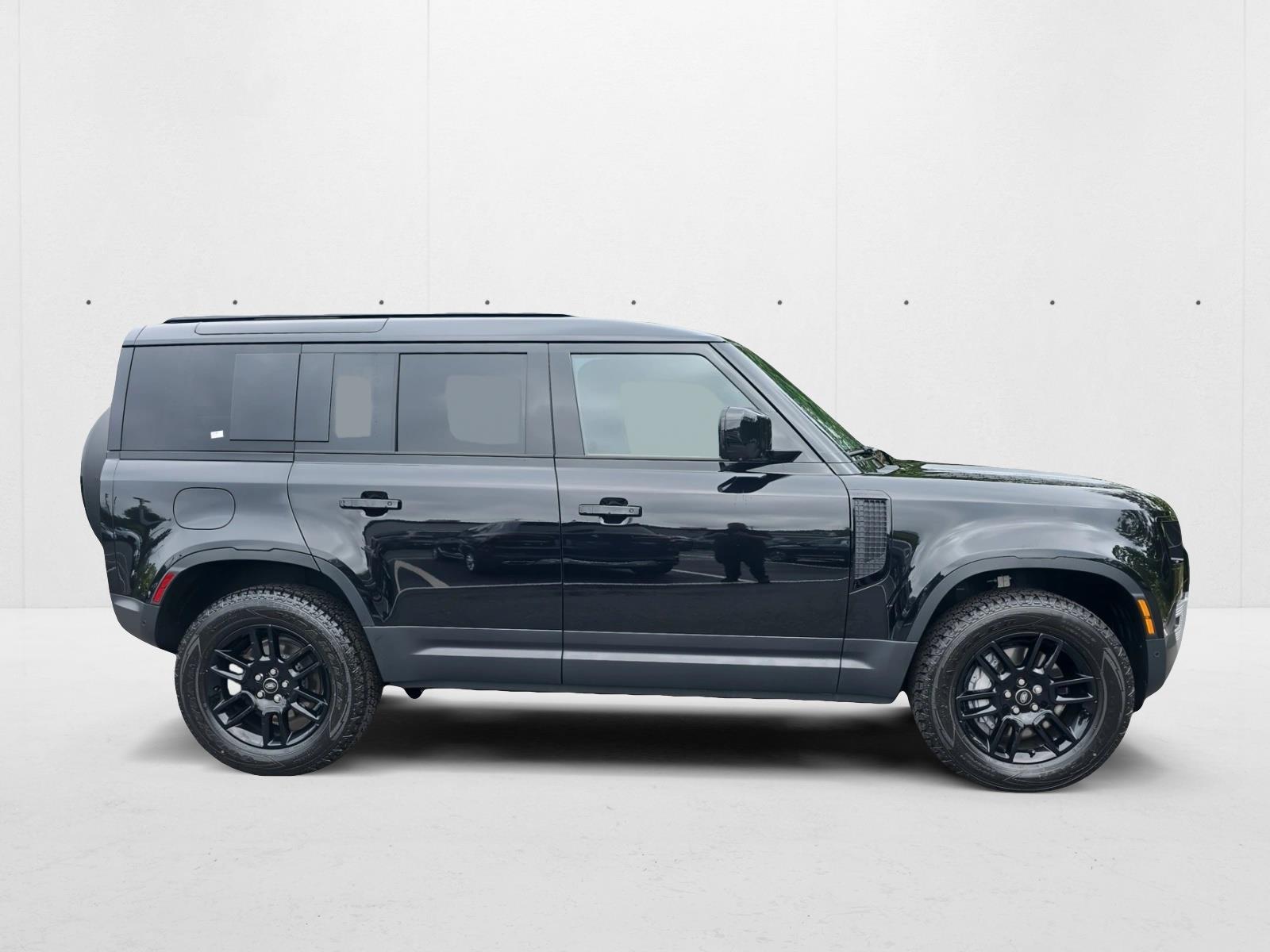 2025 Land Rover Defender 110 S photo 2