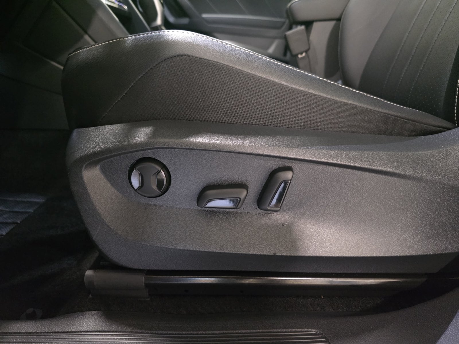 2024 Volkswagen Tiguan SE - Photo 29
