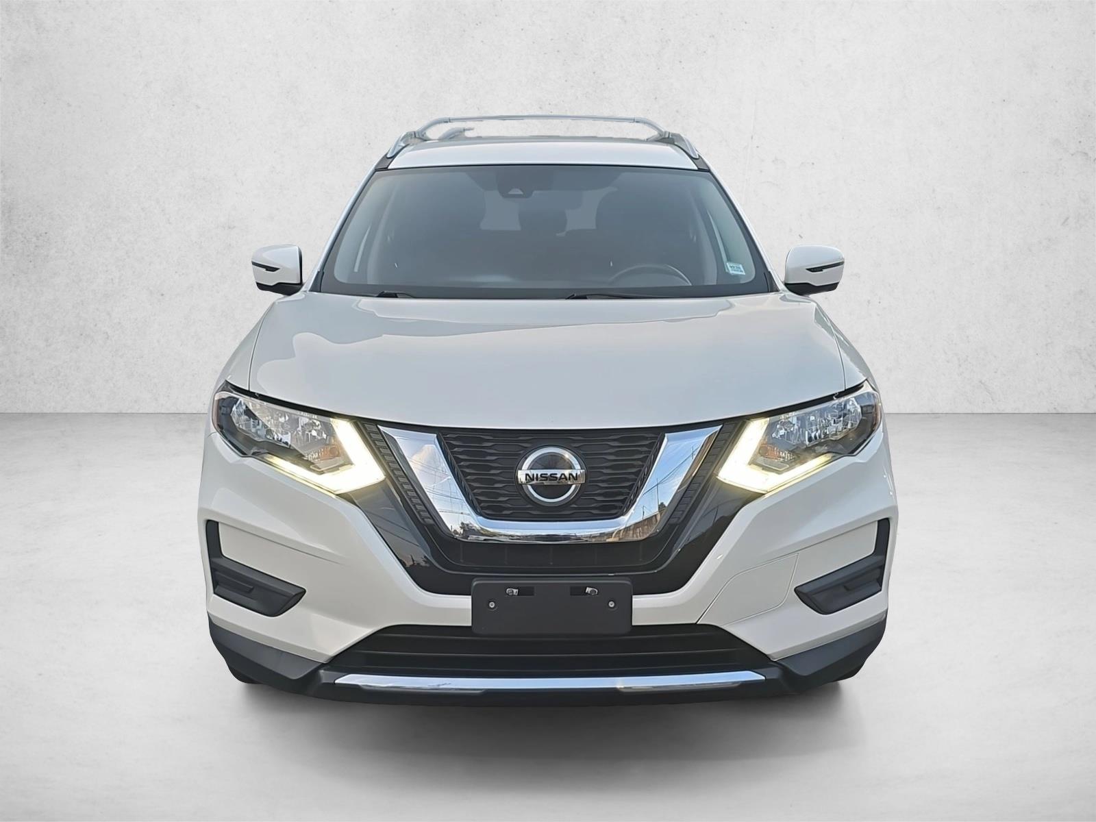 2020 Nissan Rogue SV photo 2