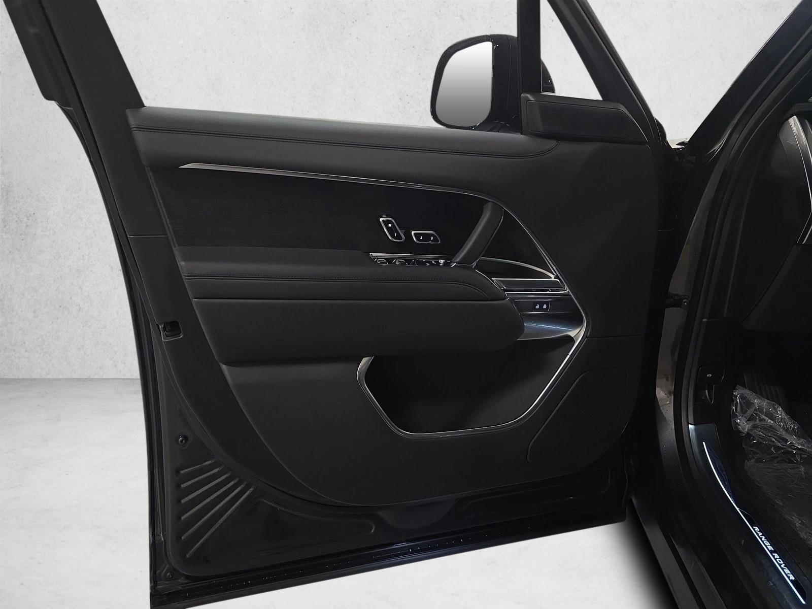 2026 Land Rover Range Rover SE - Photo 28