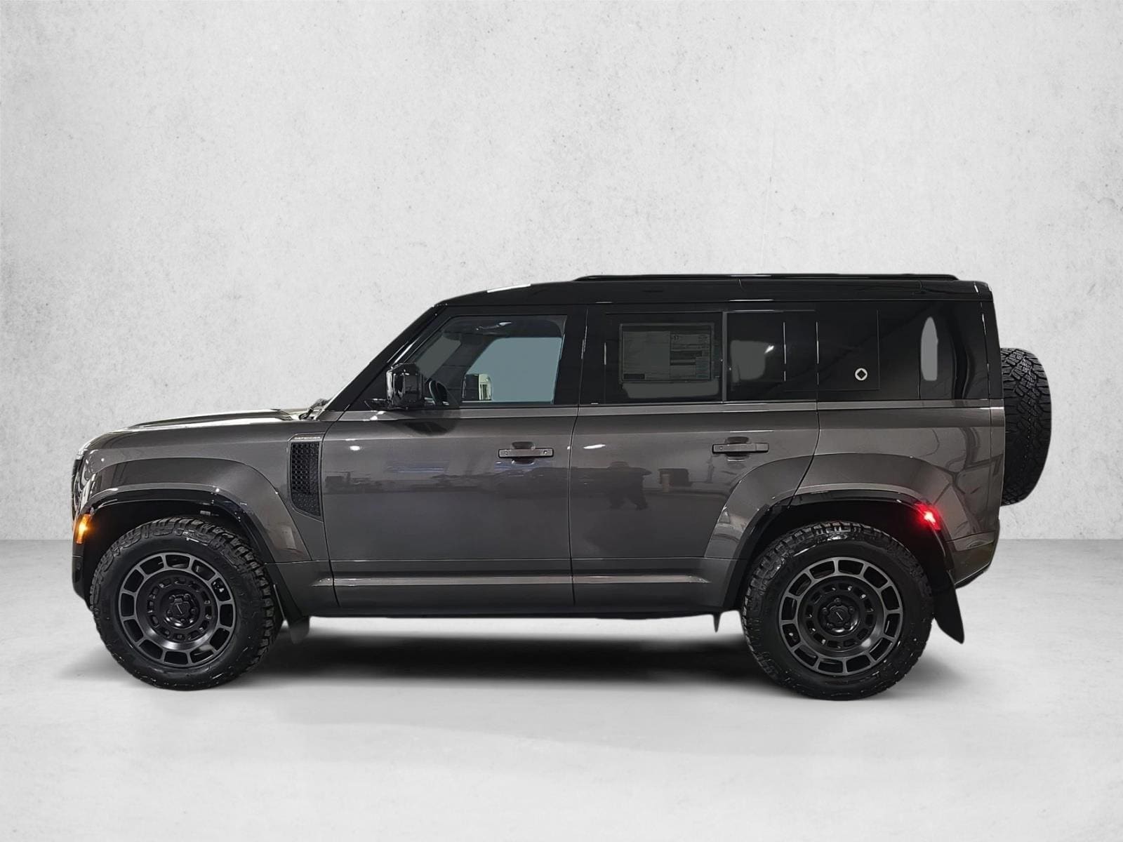 2026 Land Rover Defender OCTA - Photo 8