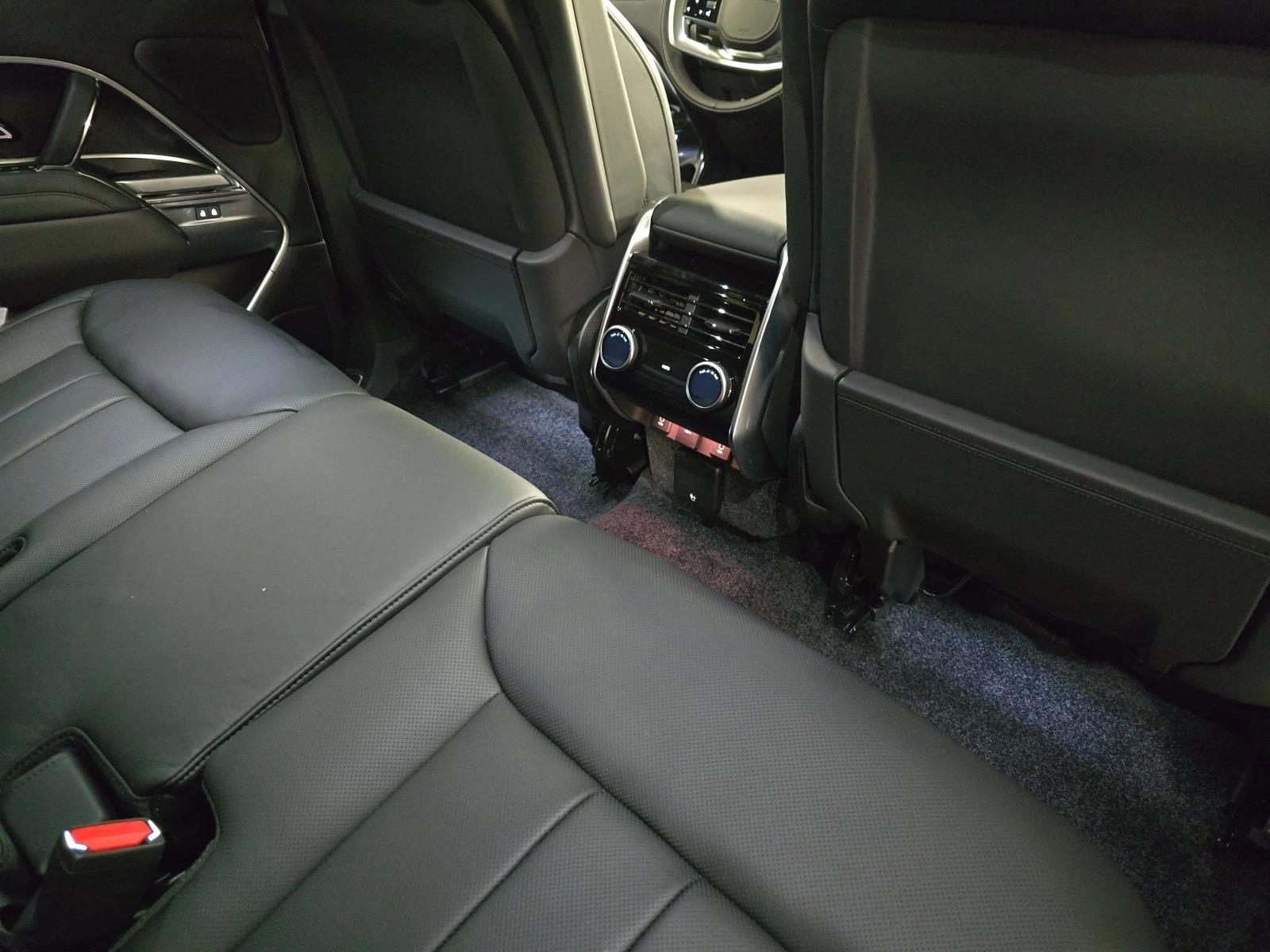 2026 Land Rover Range Rover SE - Photo 11