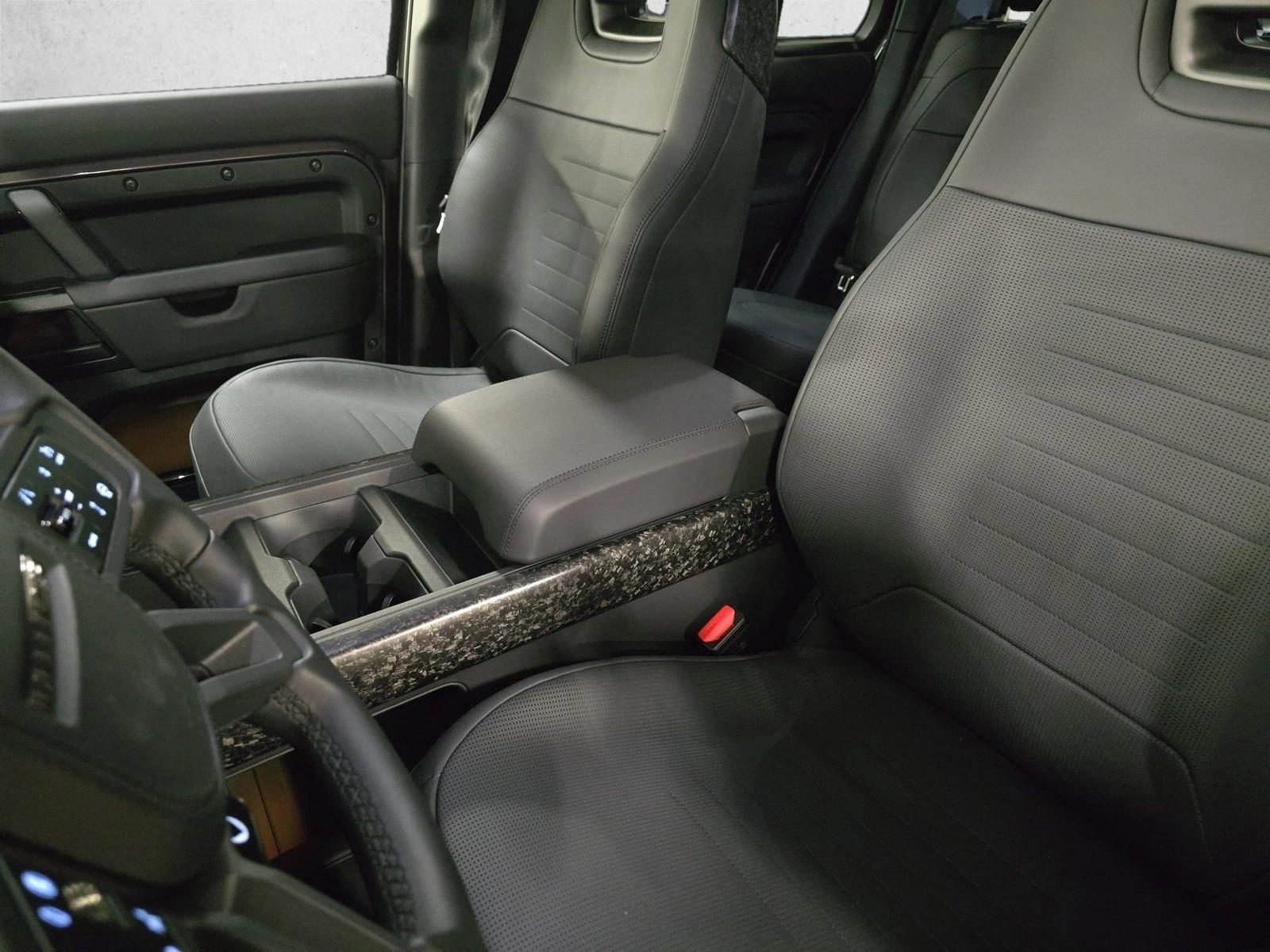 2026 Land Rover Defender OCTA - Photo 17