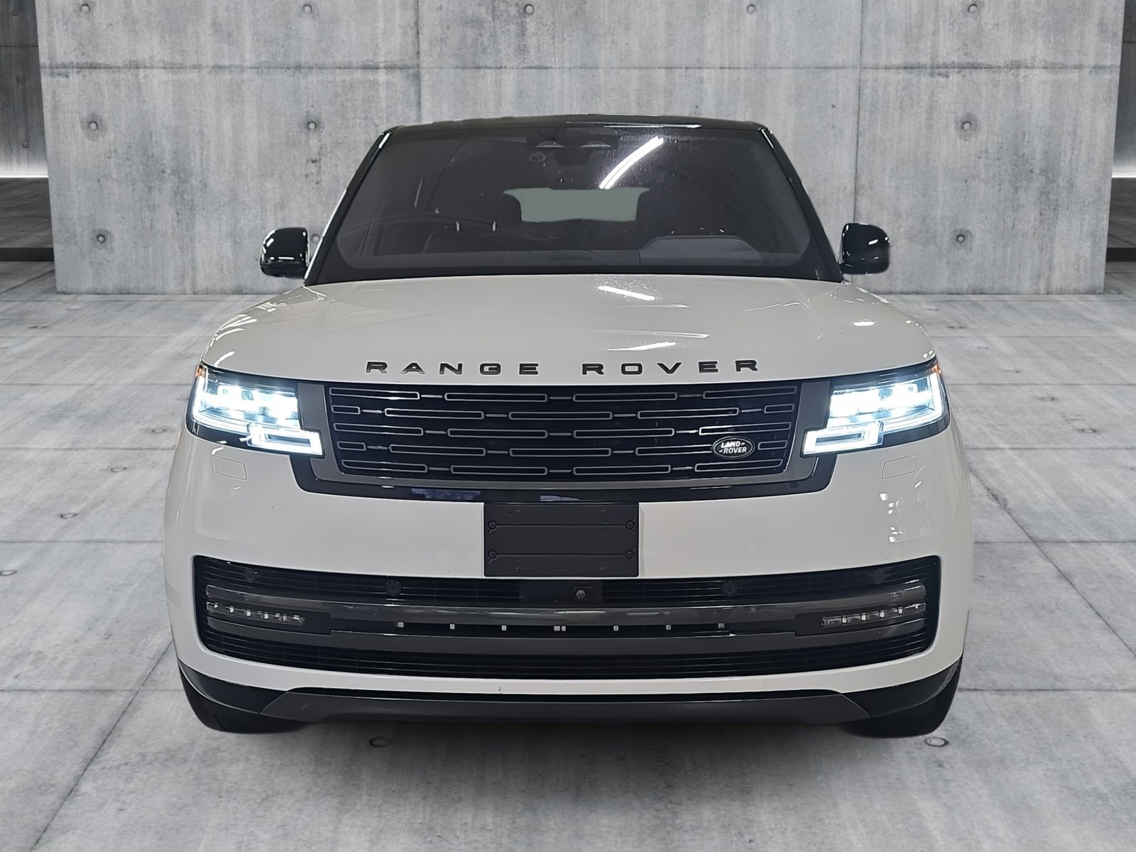 2023 Land Rover Range Rover SE photo 2