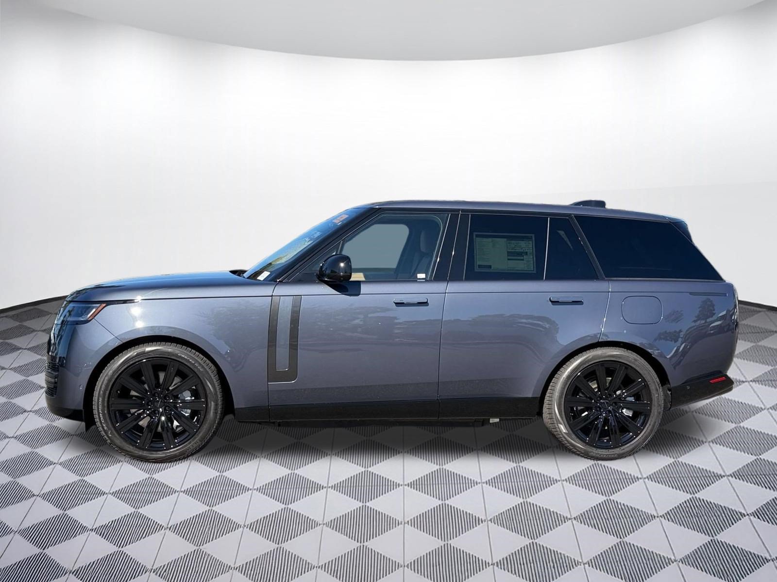 2026 Land Rover Range Rover SE 550PS