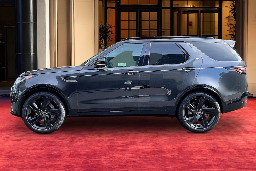 New 2026 Land Rover Discovery Dynamic SE SUV