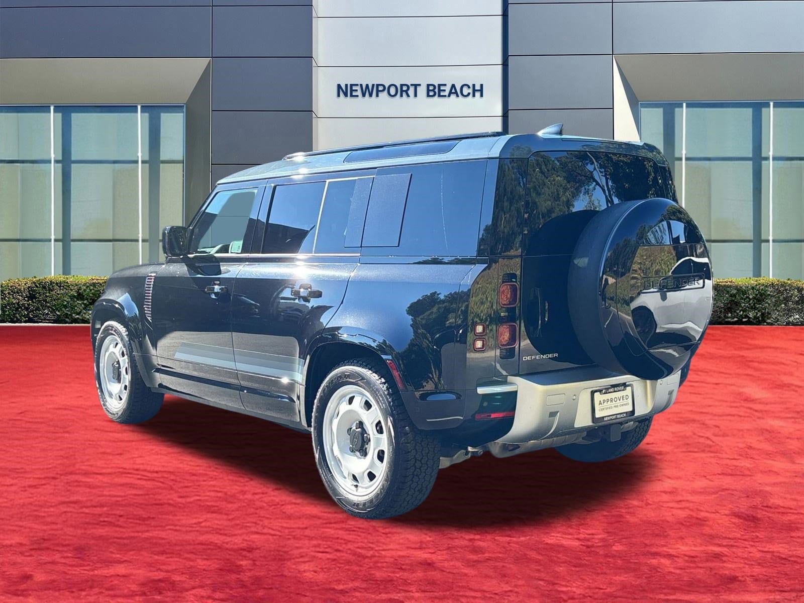 2025 Land Rover Defender 110 S photo 2