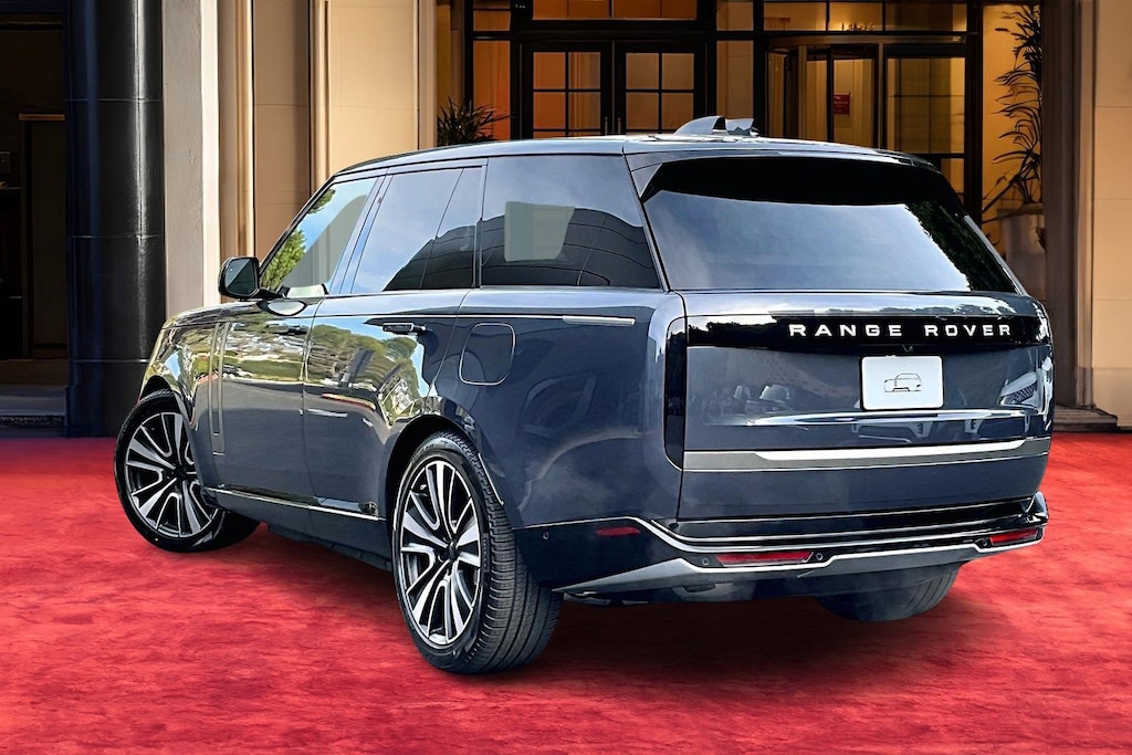 New 2026 Land Rover Range Rover P550e SE SUV