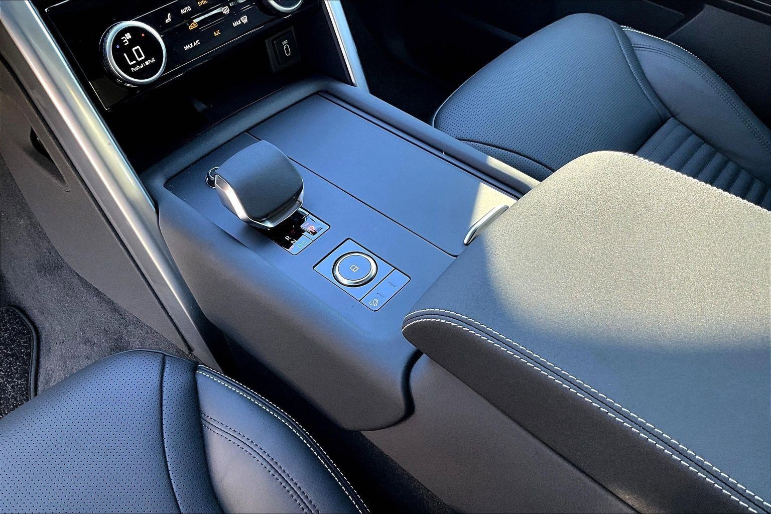 2026 Land Rover Discovery Gemini Edition - Photo 11