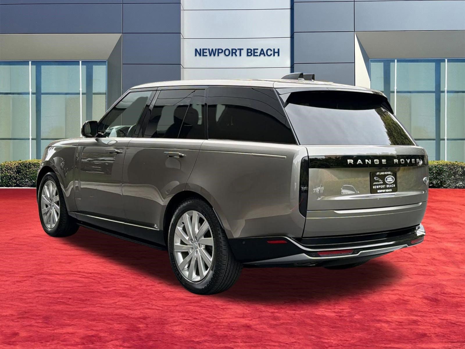 2023 Land Rover Range Rover SE photo 2
