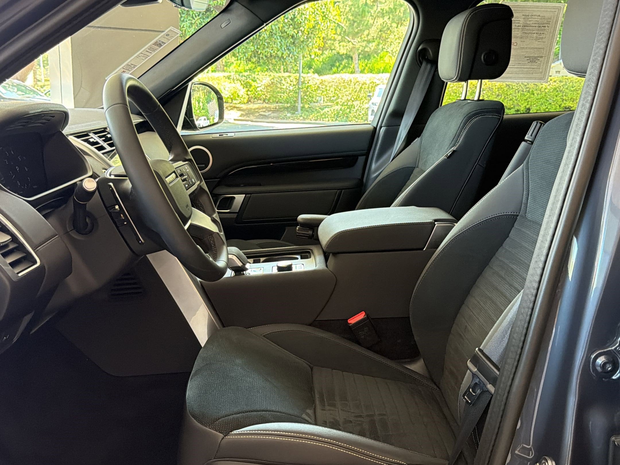 2025 Land Rover Discovery S photo 4