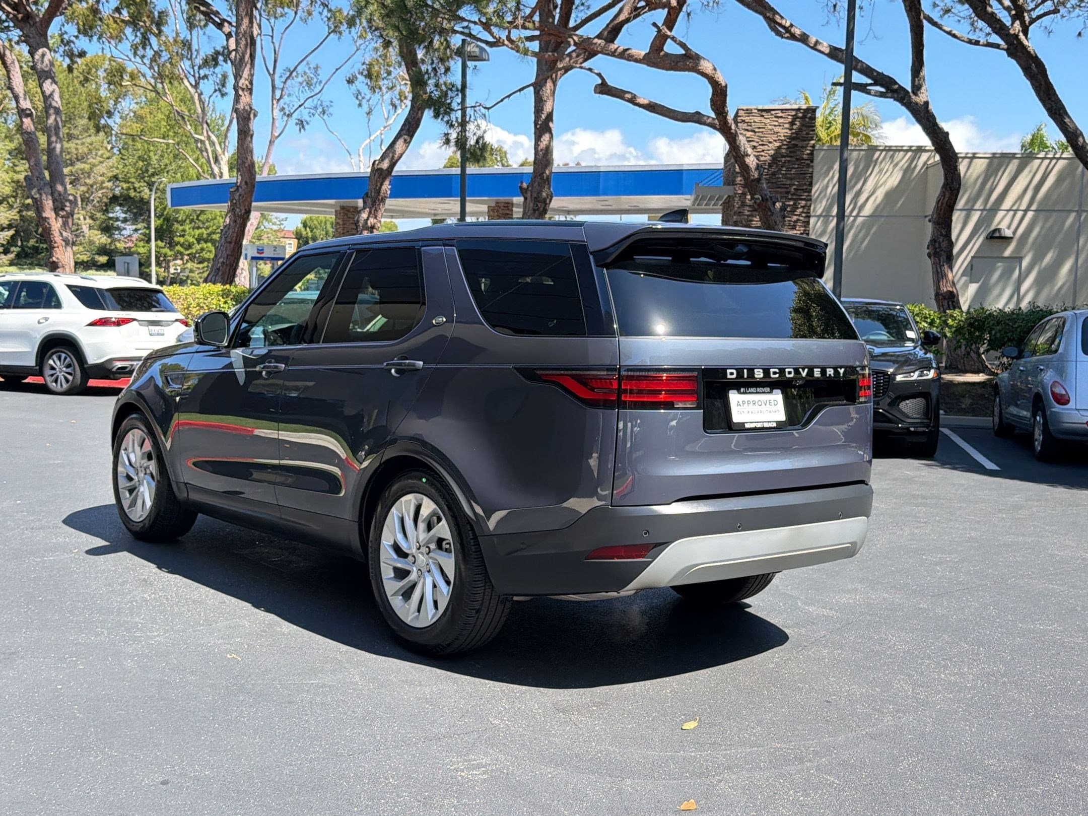 2025 Land Rover Discovery S photo 2