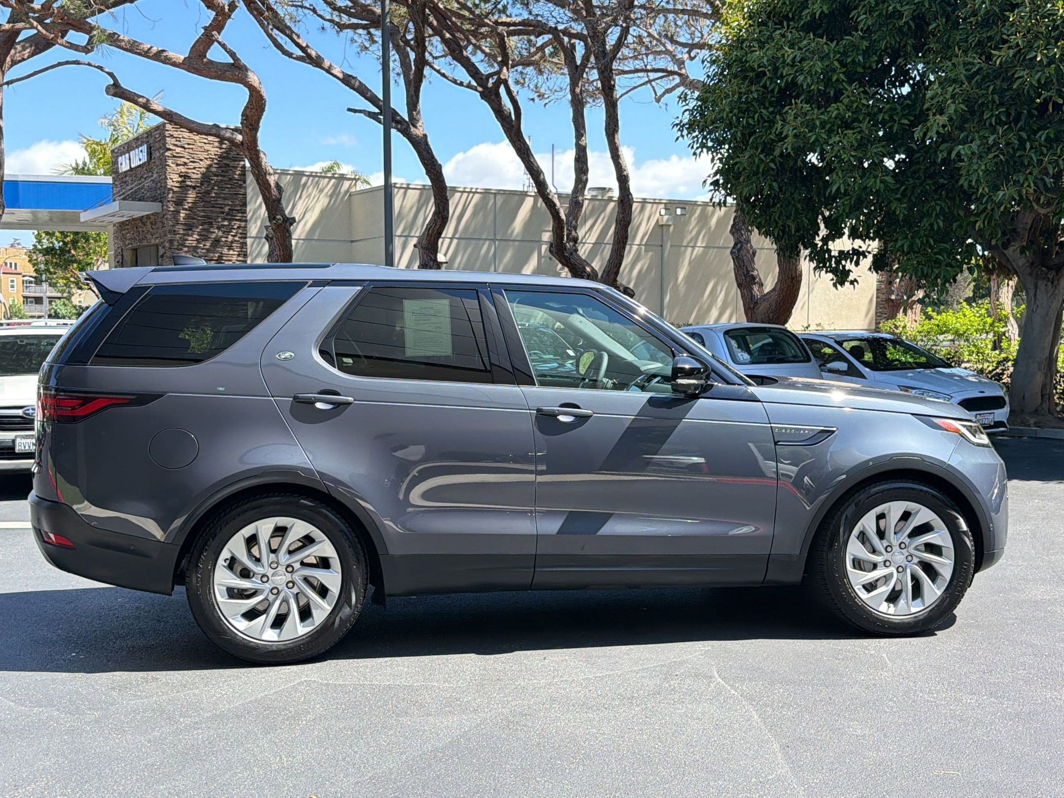 2025 Land Rover Discovery S photo 3