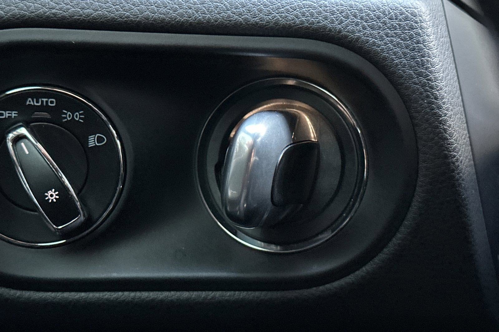 2022 Porsche Macan AWD photo 4