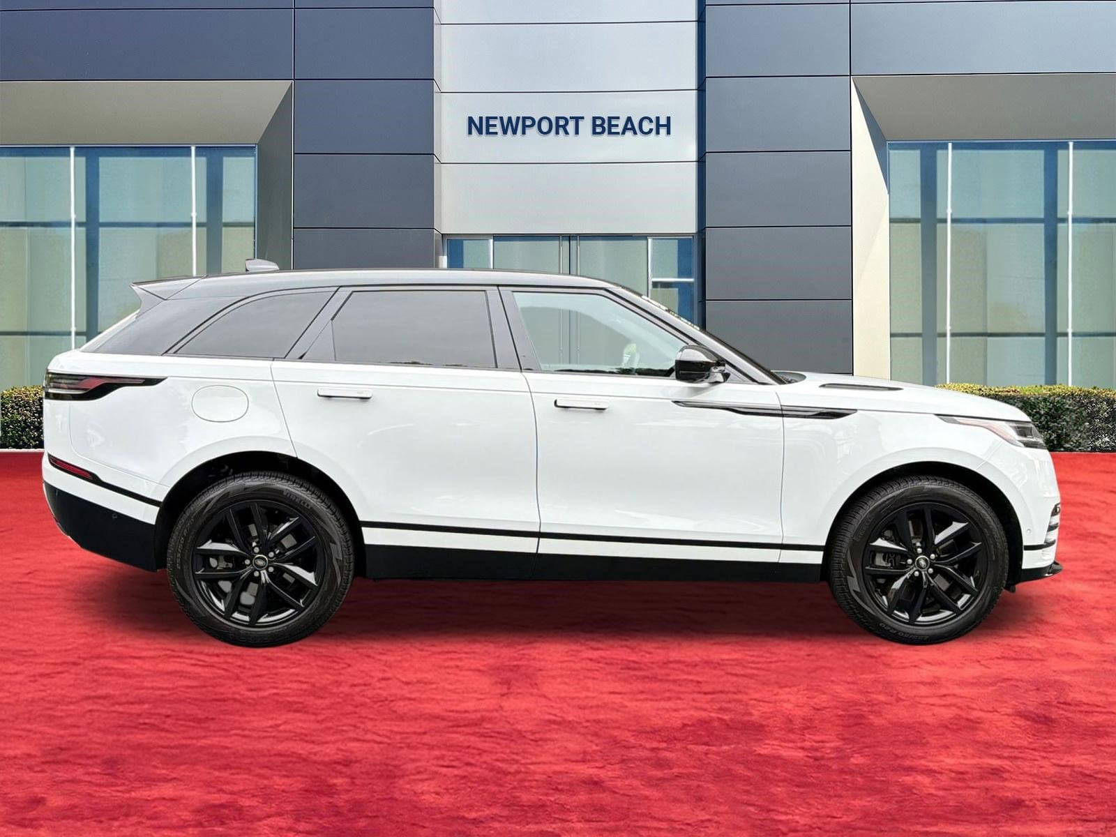 2026 Land Rover Range Rover Velar Dynamic SE photo 3