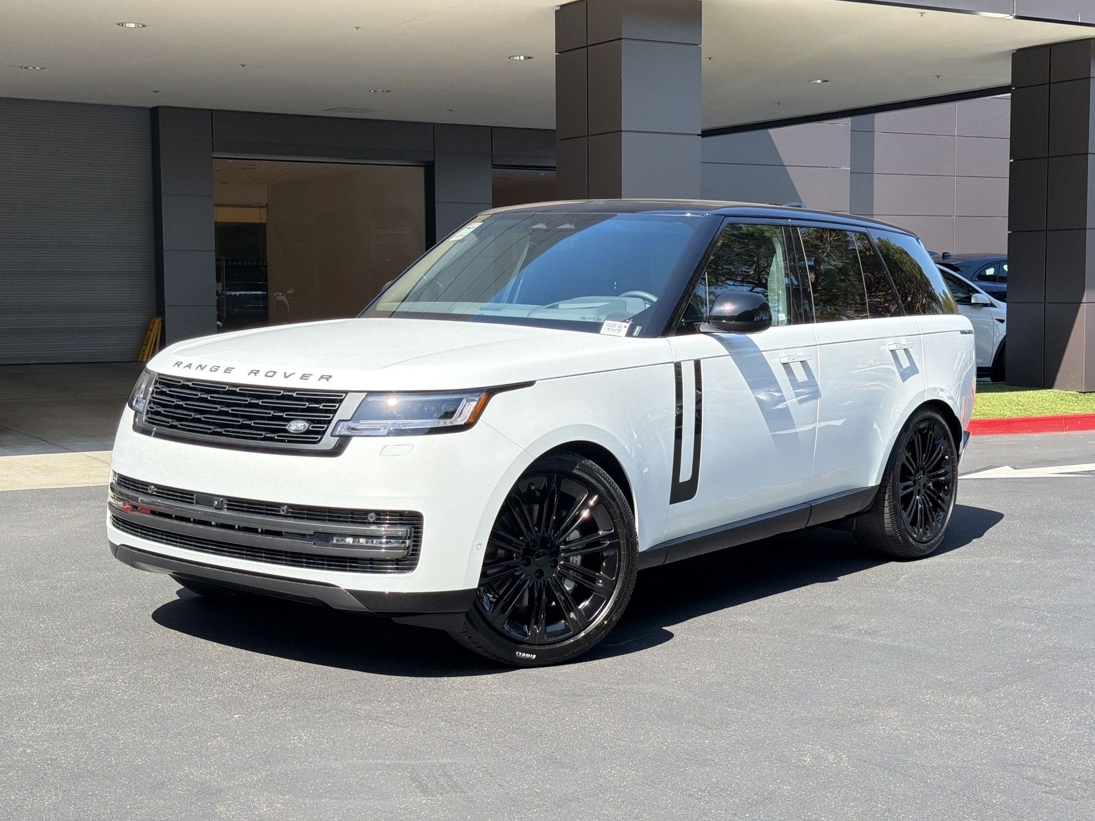 2026 Land Rover Range Rover 3.0 SE SWB's photo