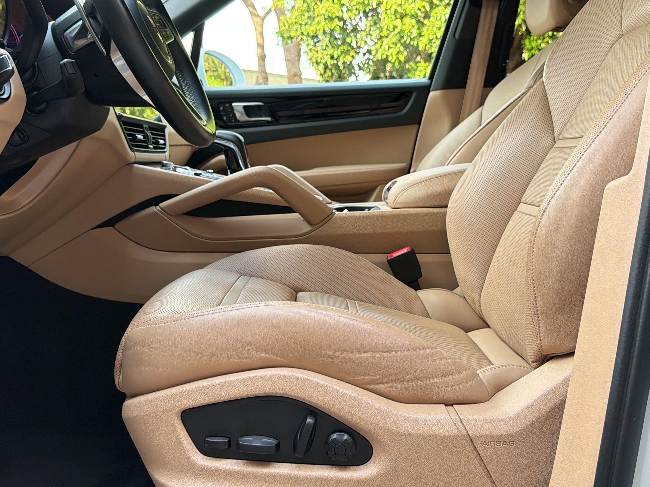 2023 Porsche Cayenne S photo 4